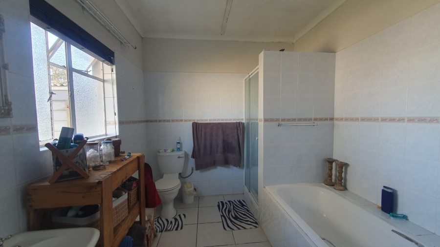 4 Bedroom Property for Sale in Stompneus Bay Western Cape
